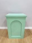 Mesa Quadrada Perfurada Média Verde - imagem 1