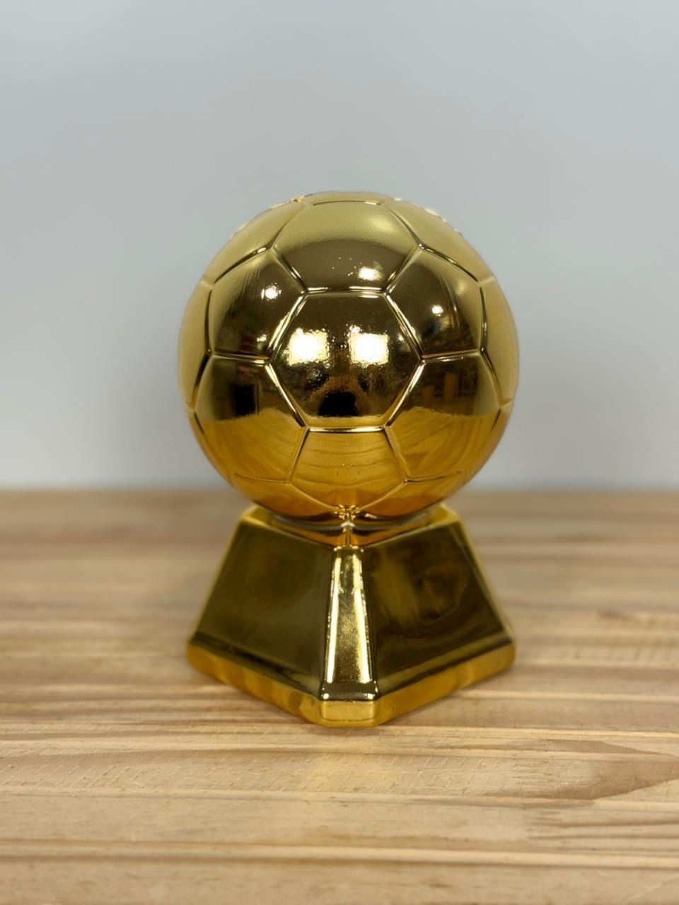 Troféu Bola Acrílica Decorativa Dourada - Selminha Lokfest