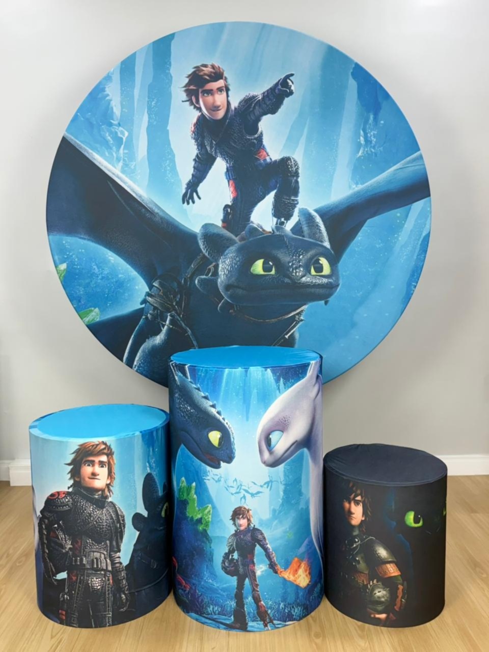 Kit Sublimado Capa Painel Redondo E Capas de Cilindros Como Treinar Seu Dragão - Selminha Lokfest