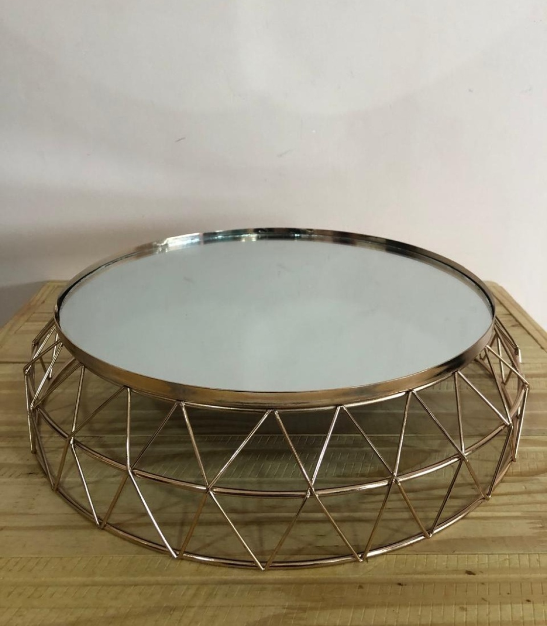 Bandeja Redonda Luxo Espelhada de Ferro Dourada (37Cm) - Selminha Lokfest