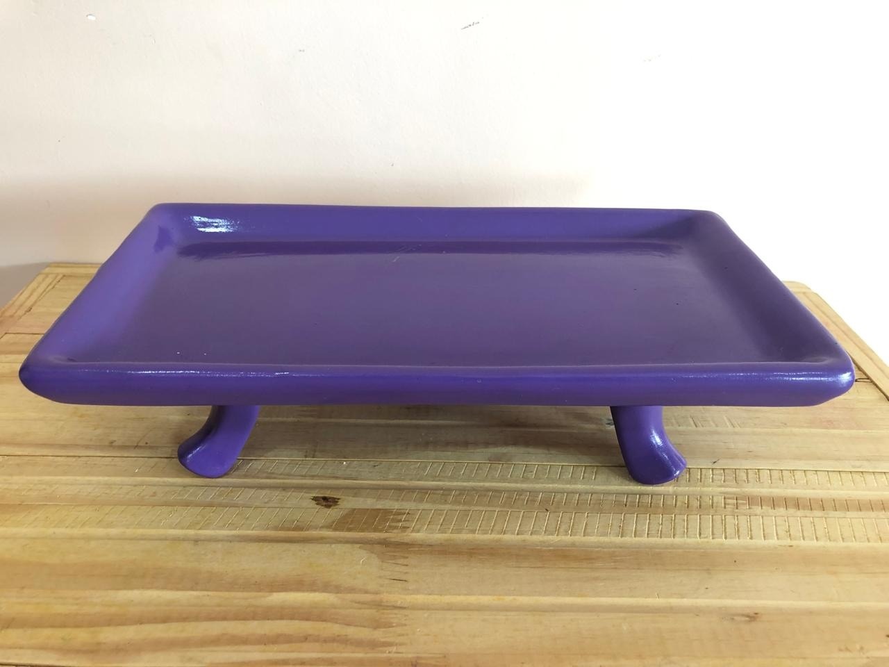 Bandeja Retangular C/ Pés de Cerâmica Roxa (30Cm) - Selminha Lokfest