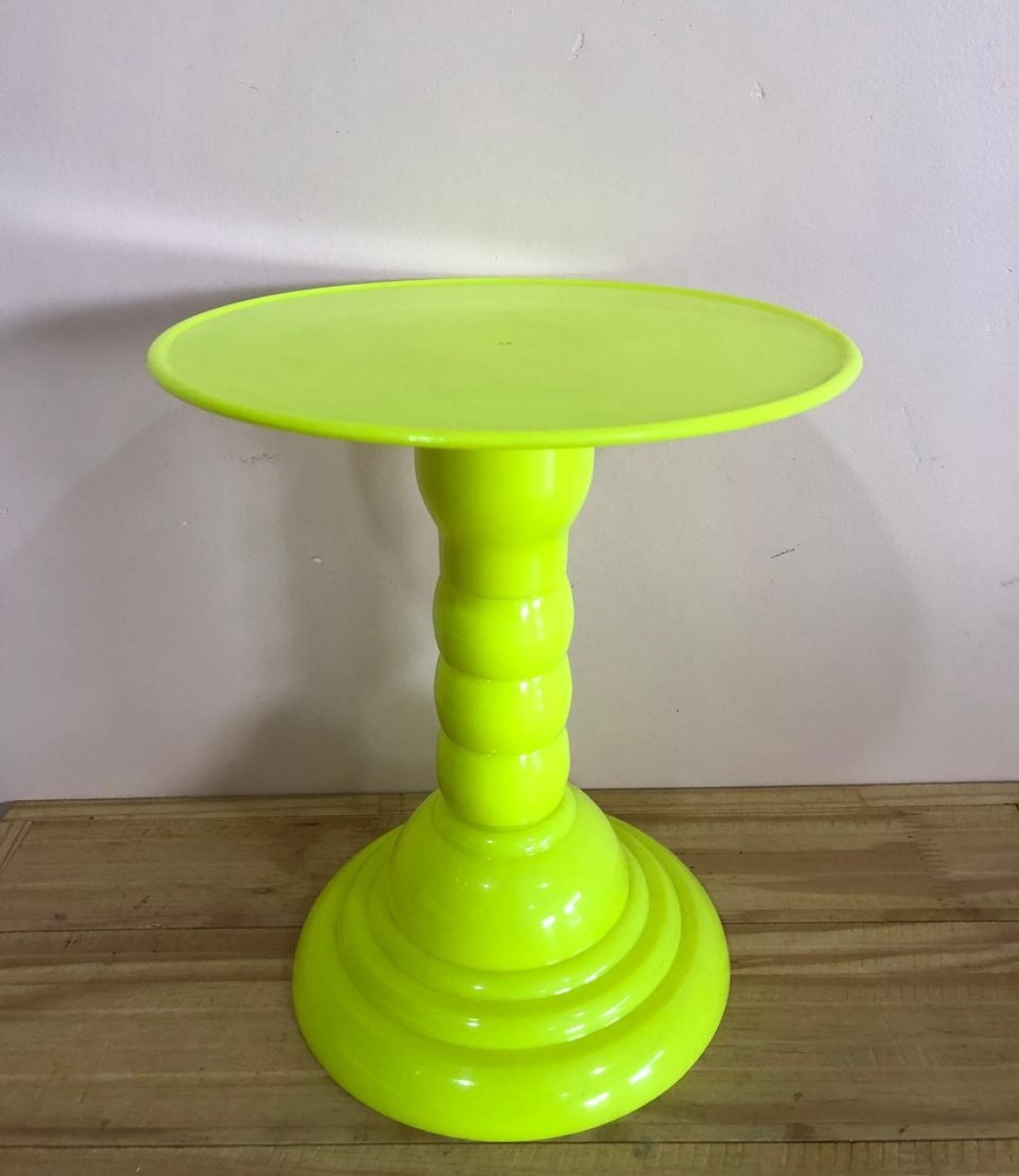 Bandeja Redonda Plástica Amarelo Neon (22X25) - Selminha Lokfest