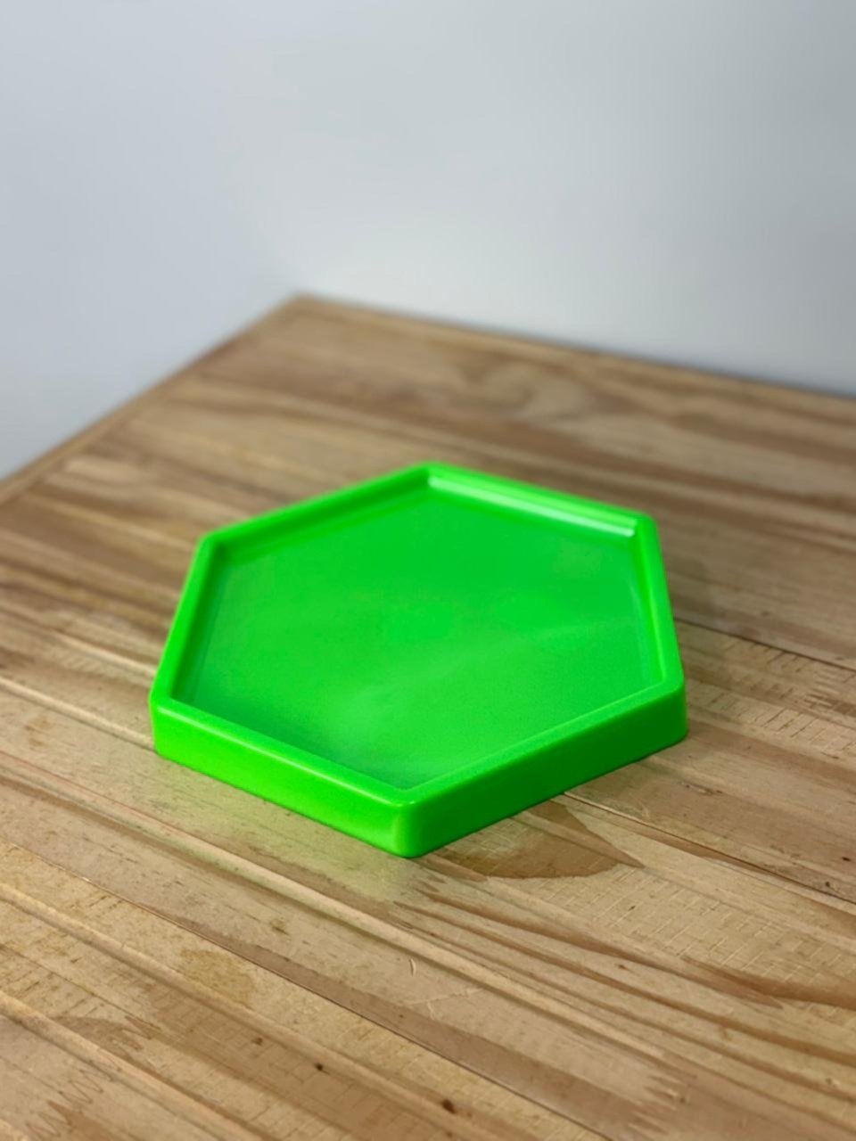 Bandeja Sextavada Plástica Verde Fluorescente G (18X20) - Selminha Lokfest