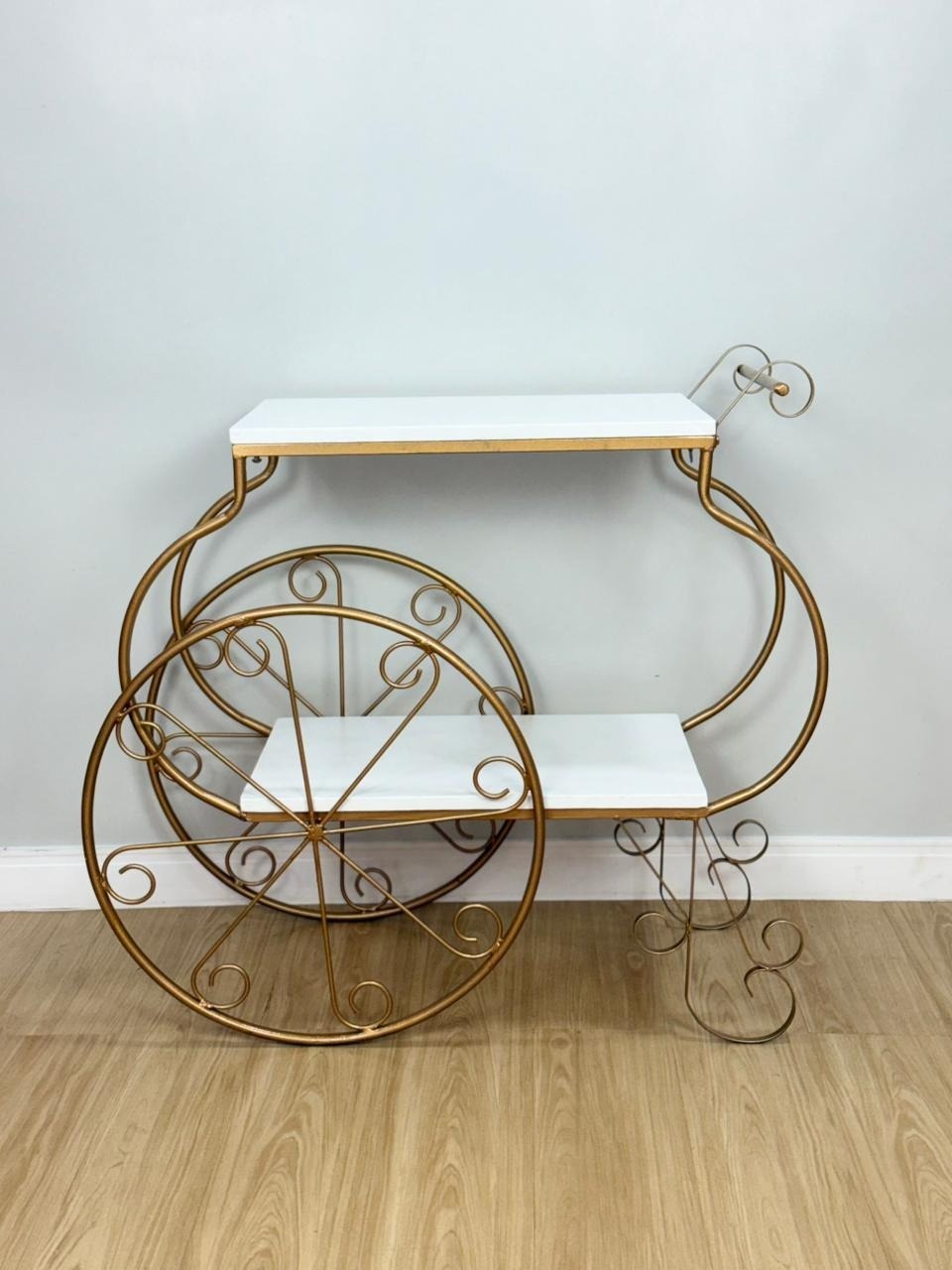 Mesa Carrinho Dourado - Selminha Lokfest