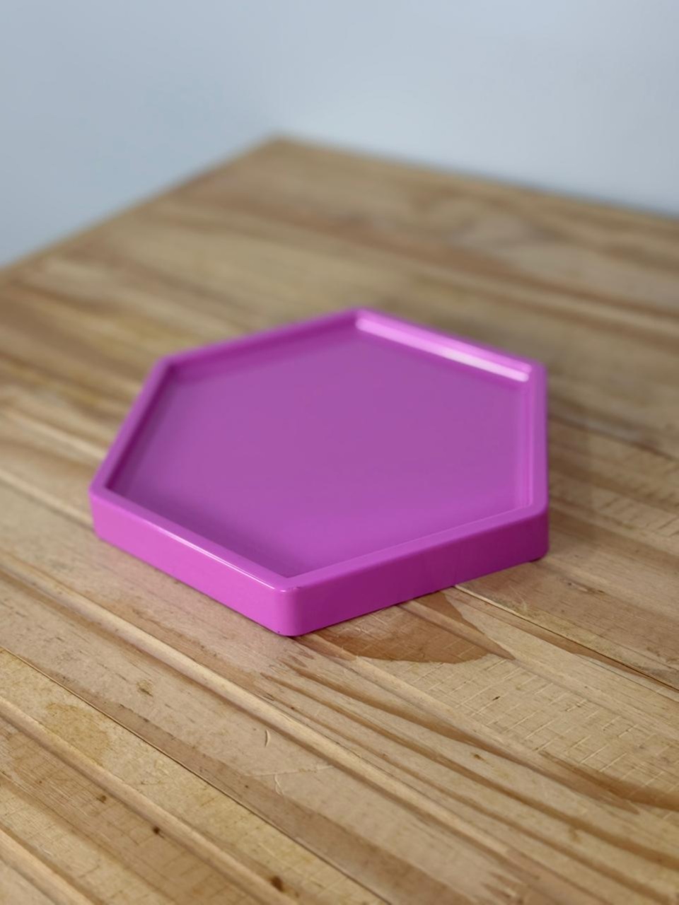Bandeja Sextavada Plástica Rosa Claro P (16X18) - Selminha Lokfest