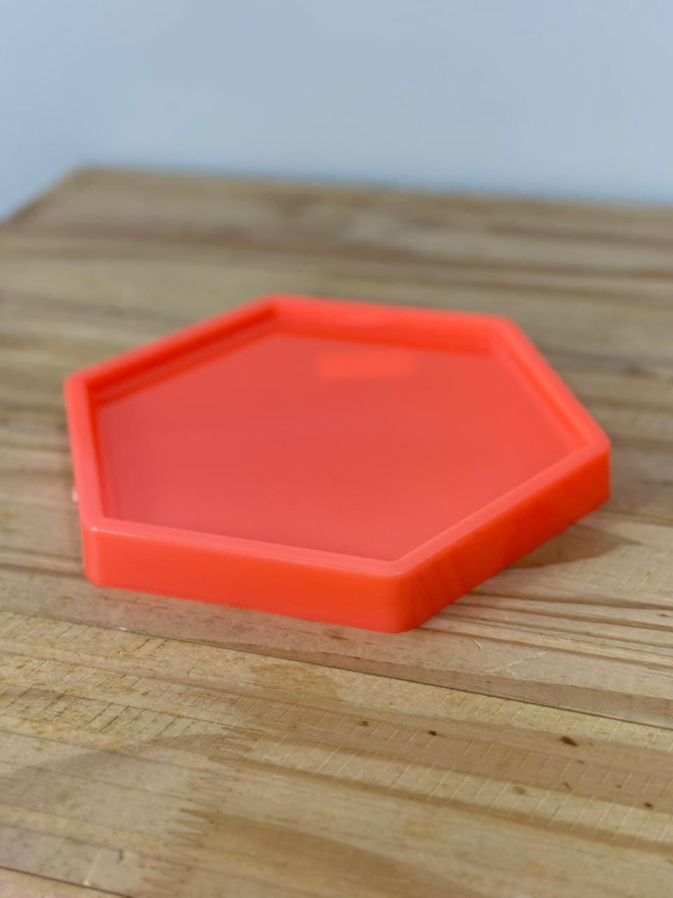 Bandeja Sextavada Plástica Laranja Fluorescente G (18X20) - Selminha Lokfest