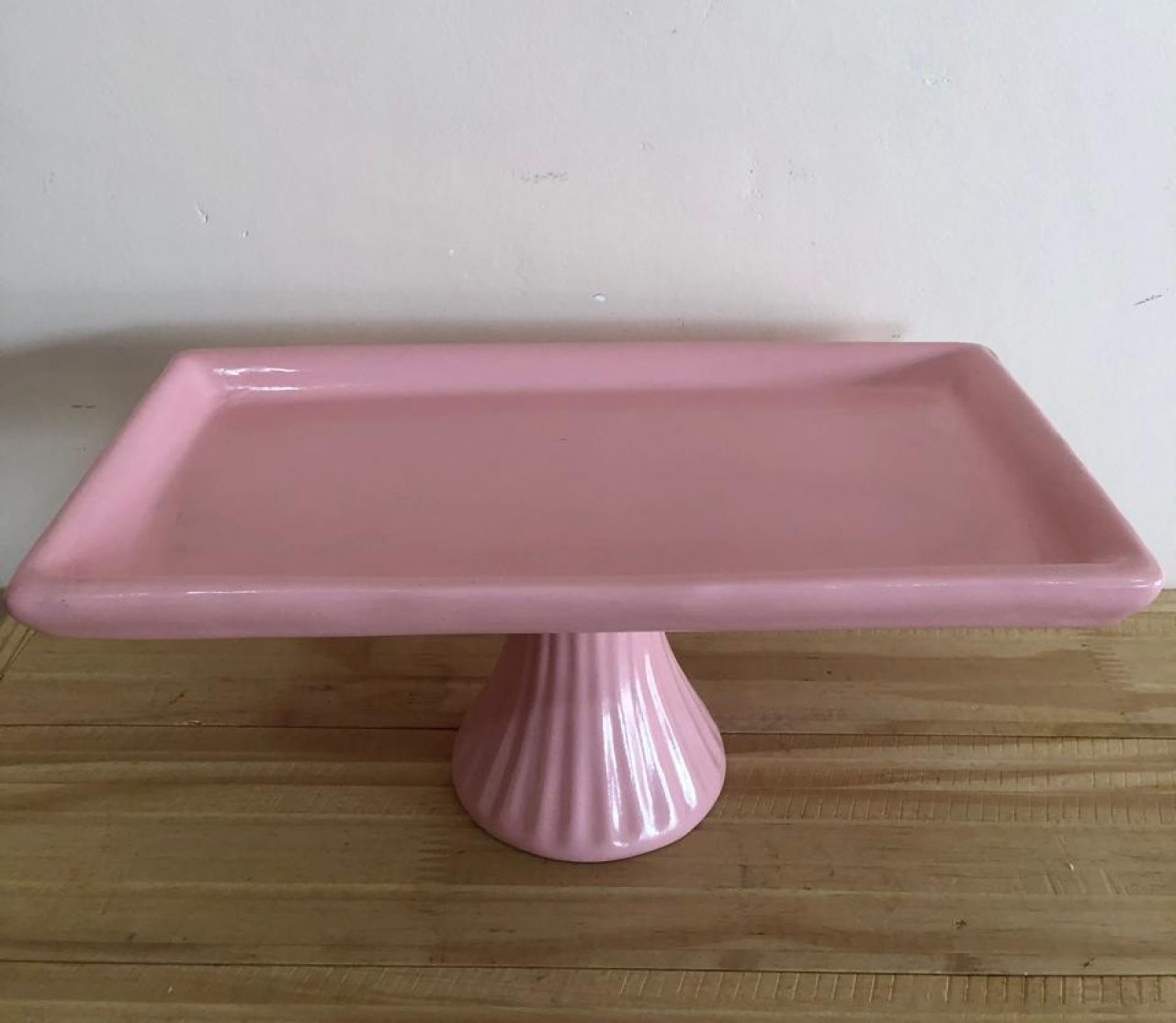 Bandeja Retangular C/ Pé de Cerâmica Rosa Bebê (30Cm) - Selminha Lokfest