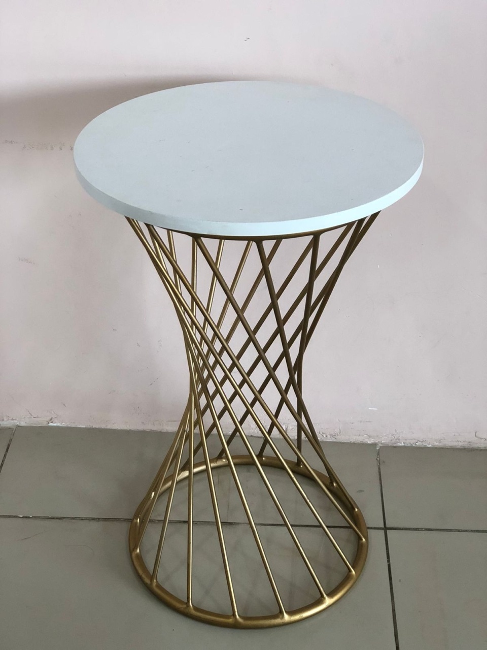 Mesa de Ferro Redonda Trançada Pequena(40X62) - Selminha Lokfest