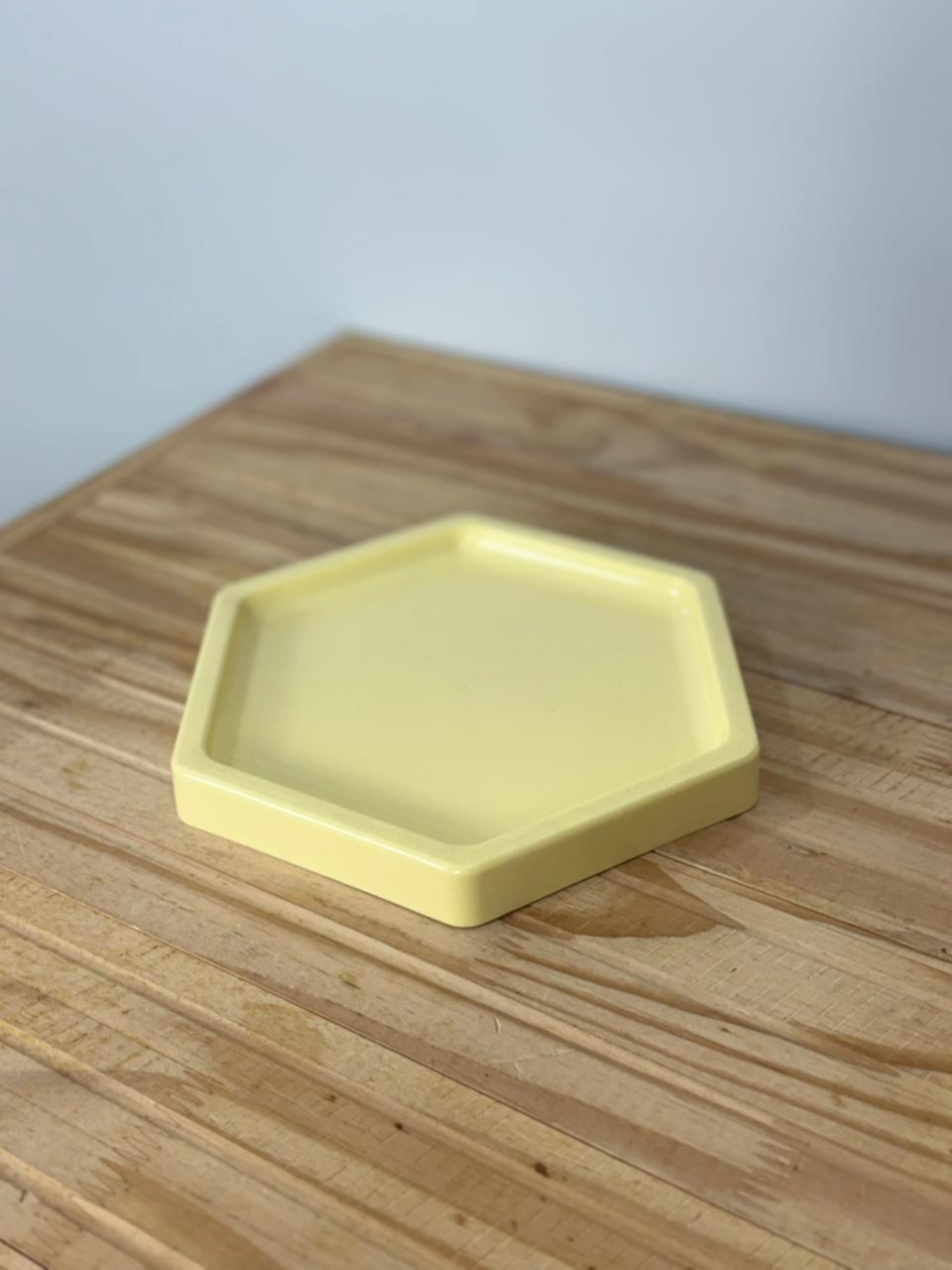 Bandeja Sextavada Plástica Amarelo Bebê G (18X20) - Selminha Lokfest