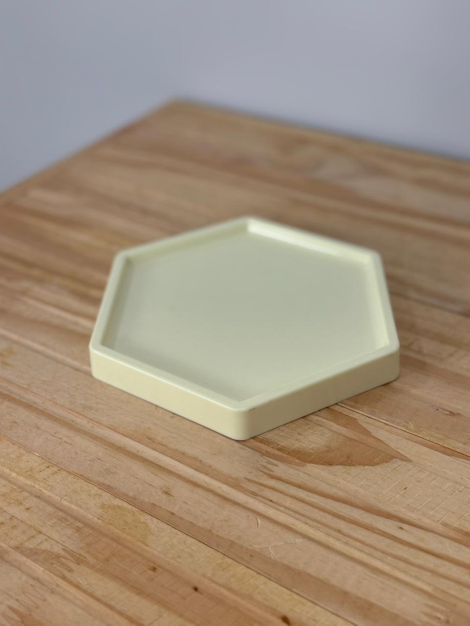 Bandeja Sextavada Plástica Amarelo Candy P (16X18) - Selminha Lokfest
