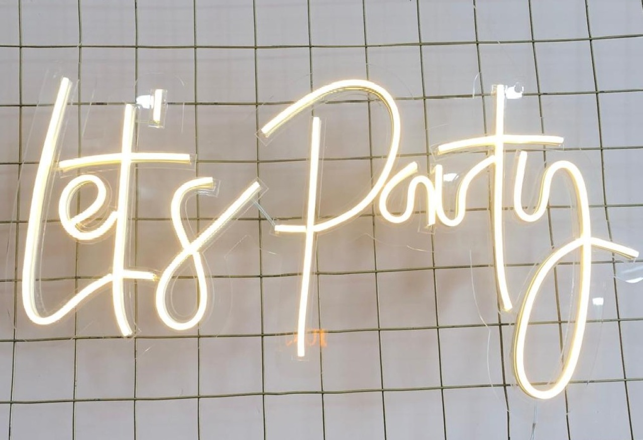Lets Party Led Branco Quente (55Cm) - Selminha Lokfest