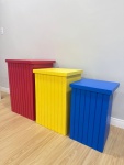 Trio de Mesas Quadradas Ripadas Coloridas (Vermelha,Azul,Amarela) - imagem 3