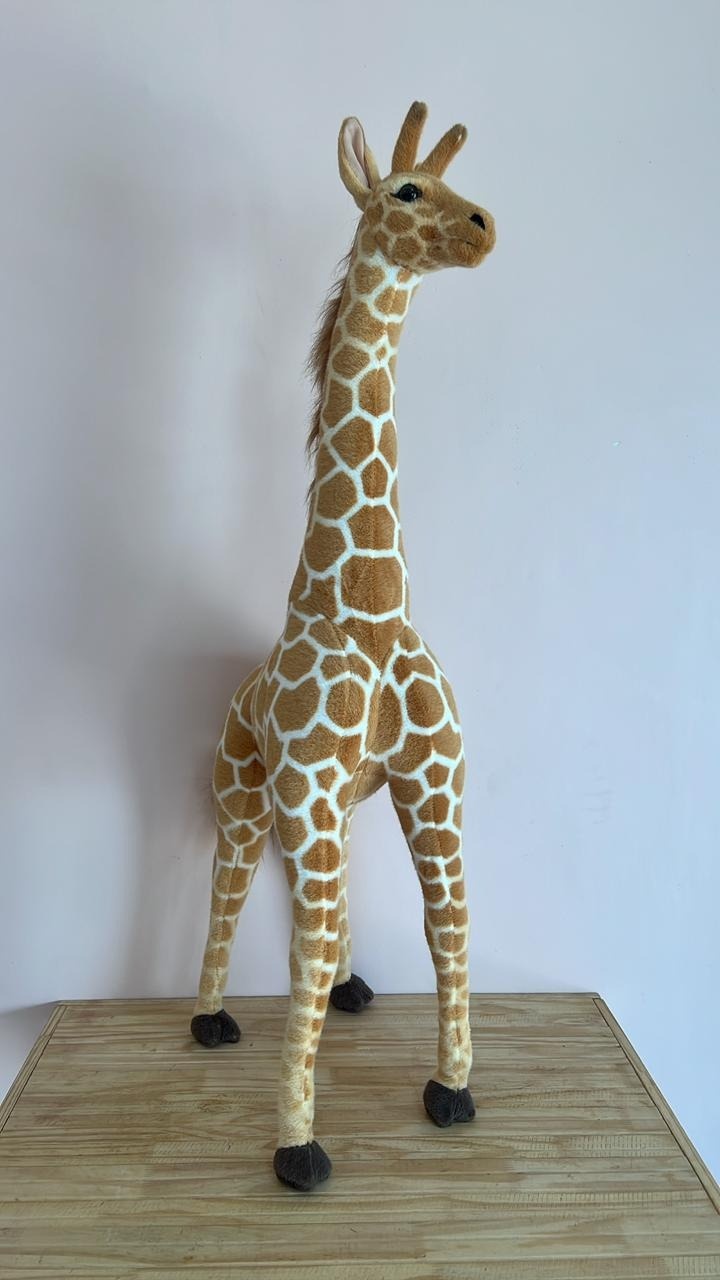 Girafa Pelúcia Grande (1,20Cm) - Selminha Lokfest