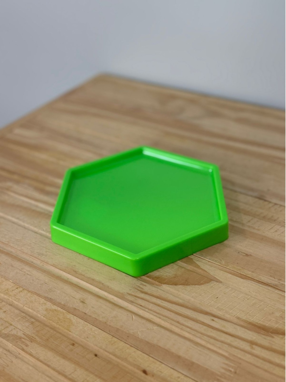Bandeja Sextavada Plástica Verde Fluorescente P (16X18) - Selminha Lokfest