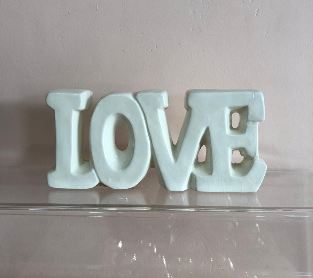 Palavra Love de Mesa Cerâmica Branco (17Cm) - Selminha Lokfest