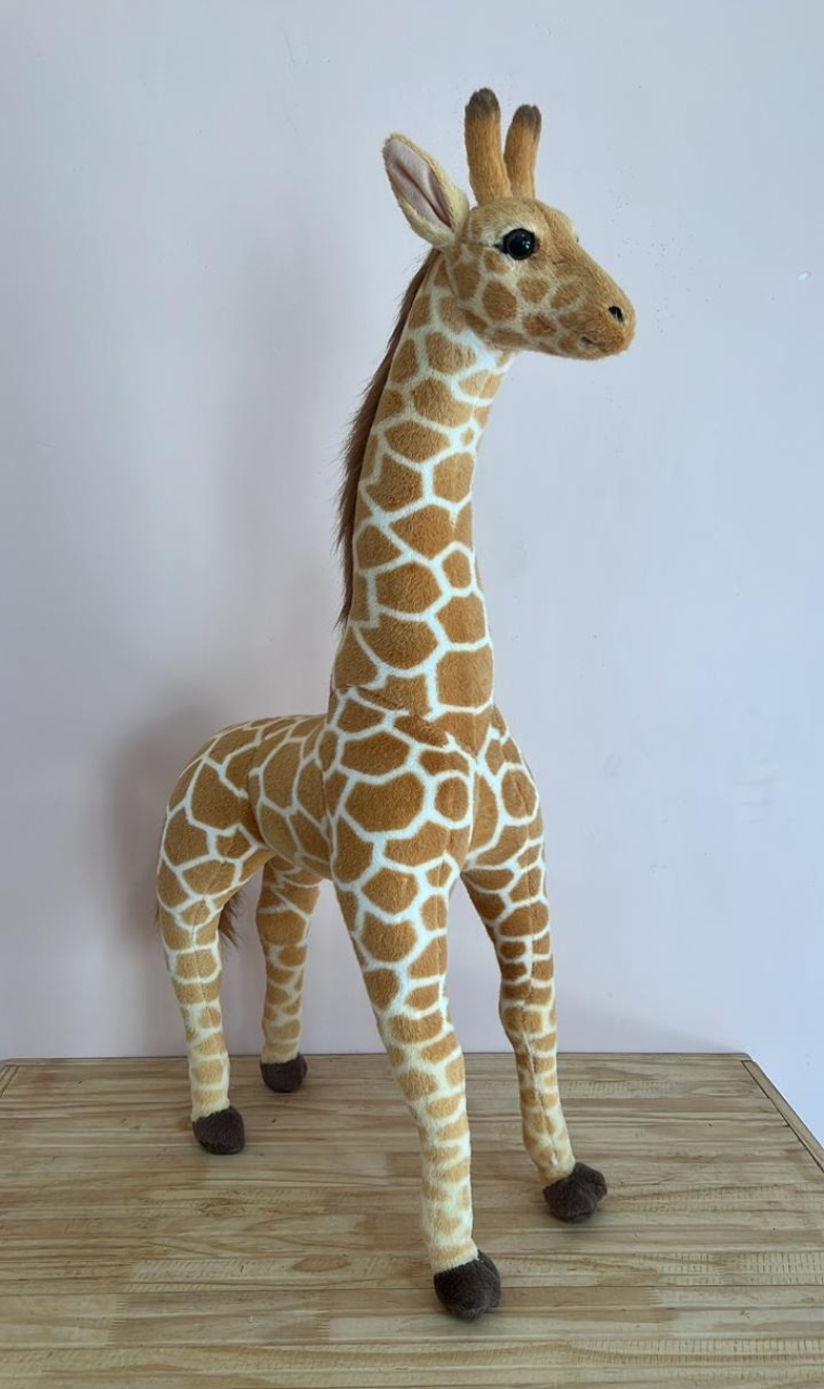 Girafa Pelúcia Média (90Cm) - Selminha Lokfest