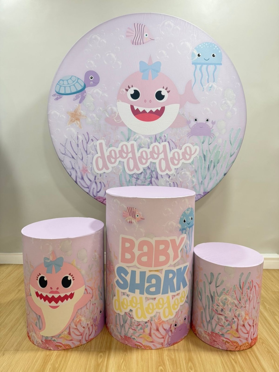 Kit Sublimado Capa Painel Redondo E Capas de Cilindros Baby Shark Rosa - Selminha Lokfest