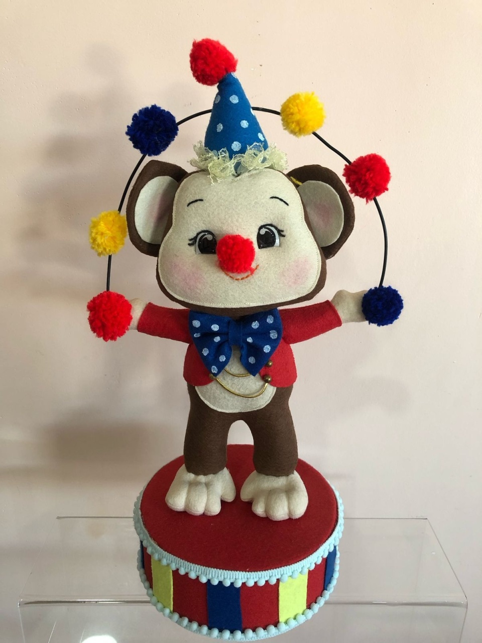Macaquinho Circo Feltro - Selminha Lokfest