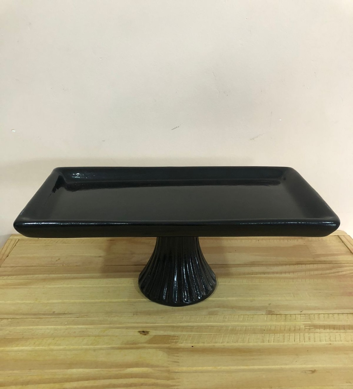 Bandeja Retangular C/ Pé de Cerâmica Preta (30Cm) - Selminha Lokfest