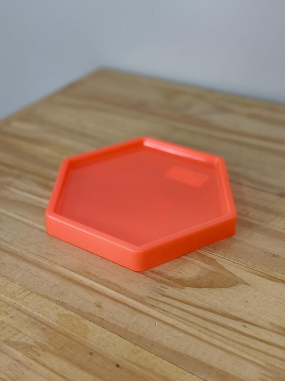 Bandeja Sextavada Plástica Laranja Fluorescente P (16X18) - Selminha Lokfest