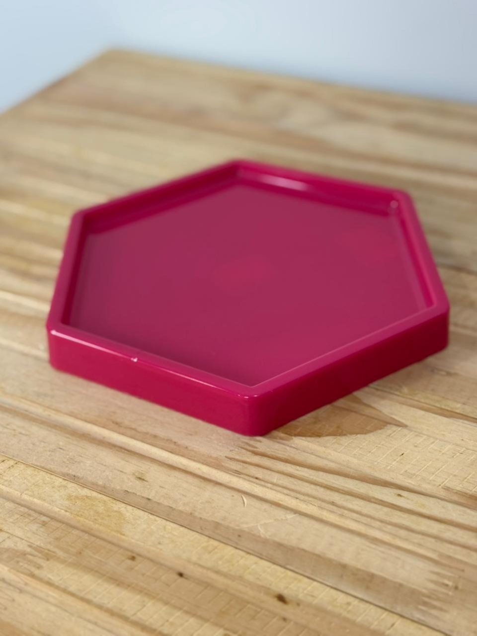 Bandeja Sextavada Plástica Magenta G (18X20) - Selminha Lokfest