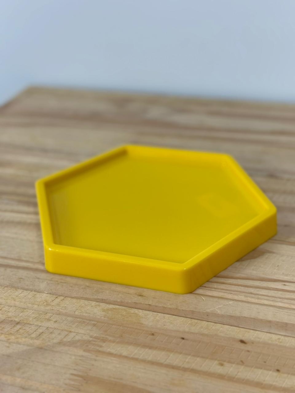 Bandeja Sextavada Plástica Amarela G (18X20) - Selminha Lokfest