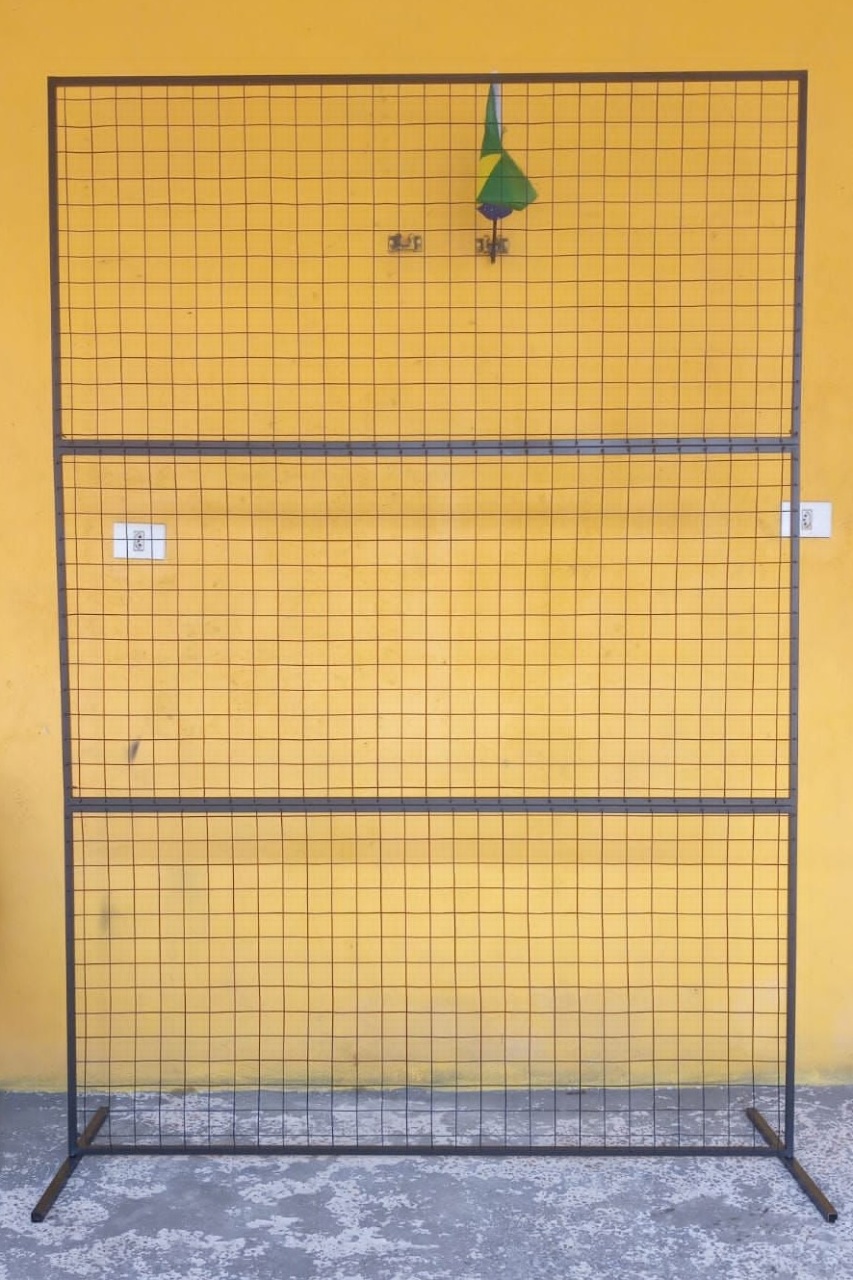 Painel de Ferro Telado Preto (2.20Mx1.50M) - Selminha Lokfest