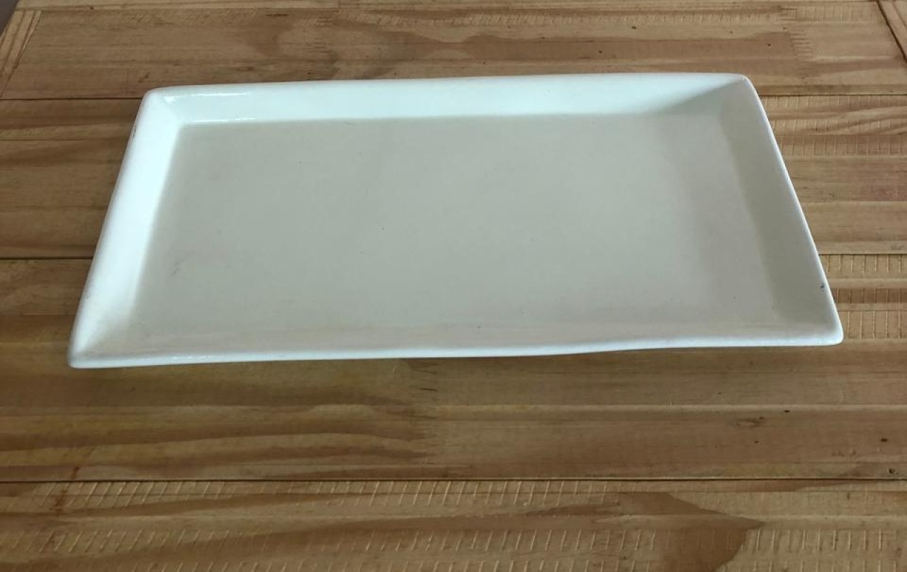 Bandeja Retangular Cerâmica Branca (30Cm) - Selminha Lokfest