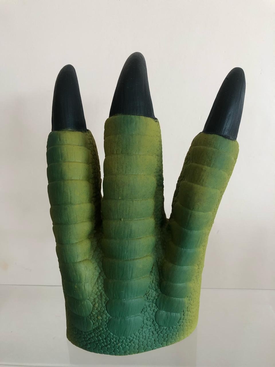 Mão Dinossauro Verde - Selminha Lokfest
