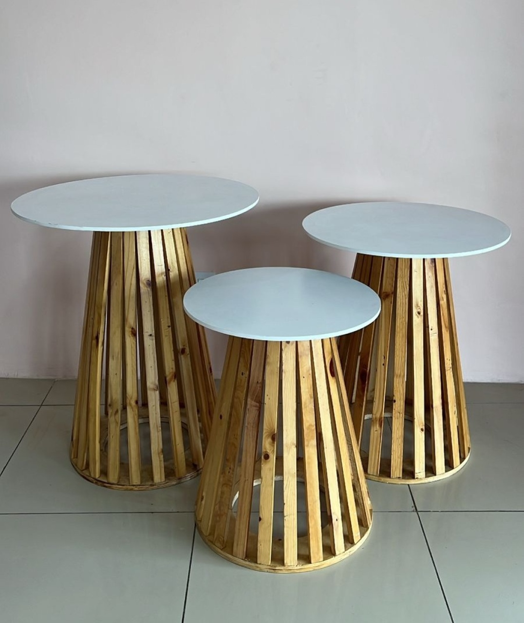 Trio de Mesas Cone Ripadas - Selminha Lokfest