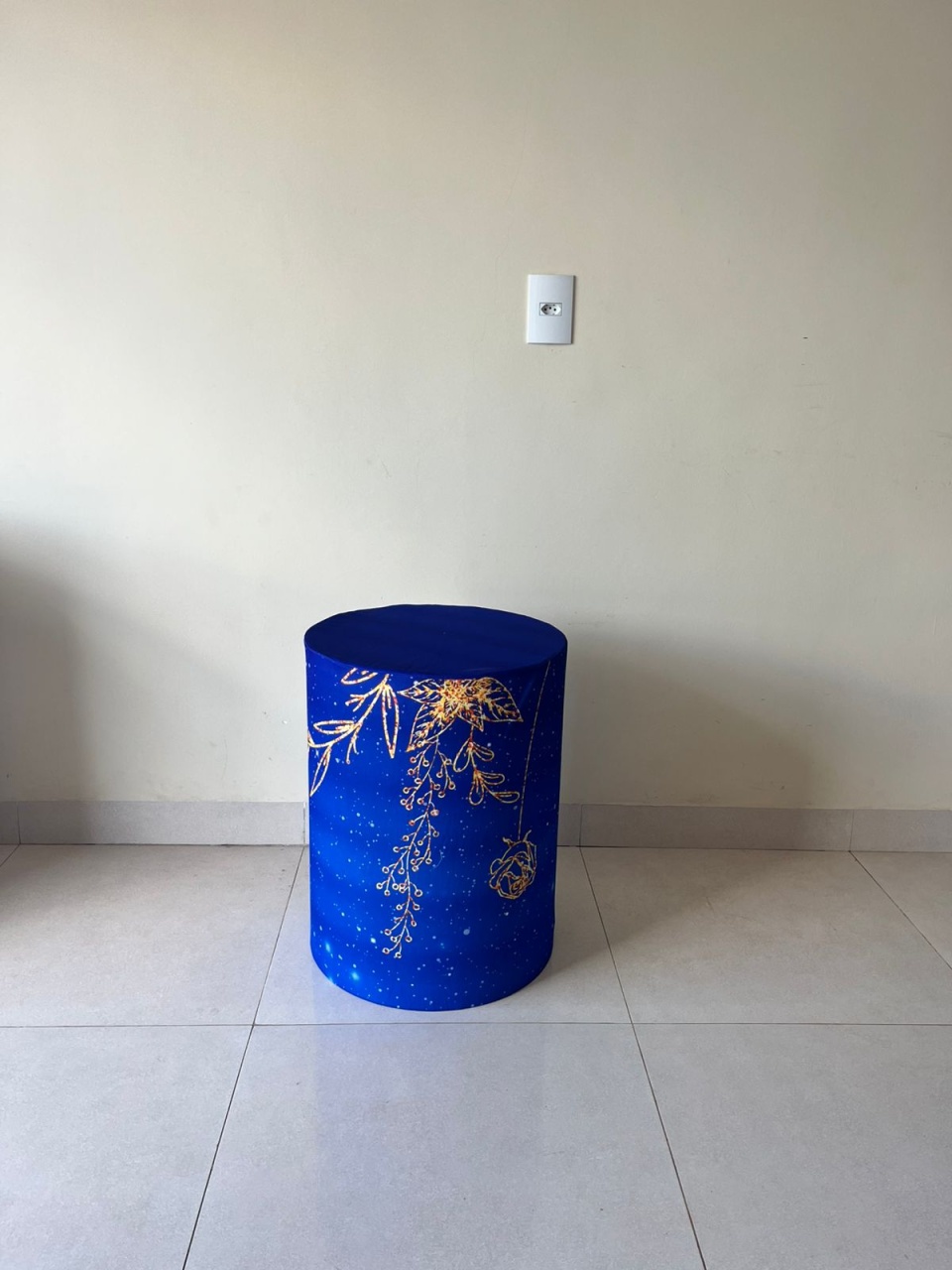 Tecido Cilindro M/ Azul Com Dourado - Andréa Marques Pegue e Montehttps://loquefacil.com/orders/panel