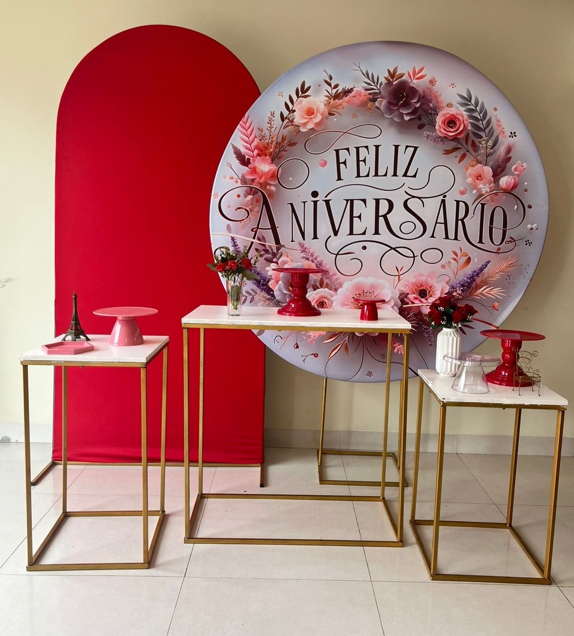 Composição Vermelho E Feliz Aniversério - Andréa Marques Pegue e Monte