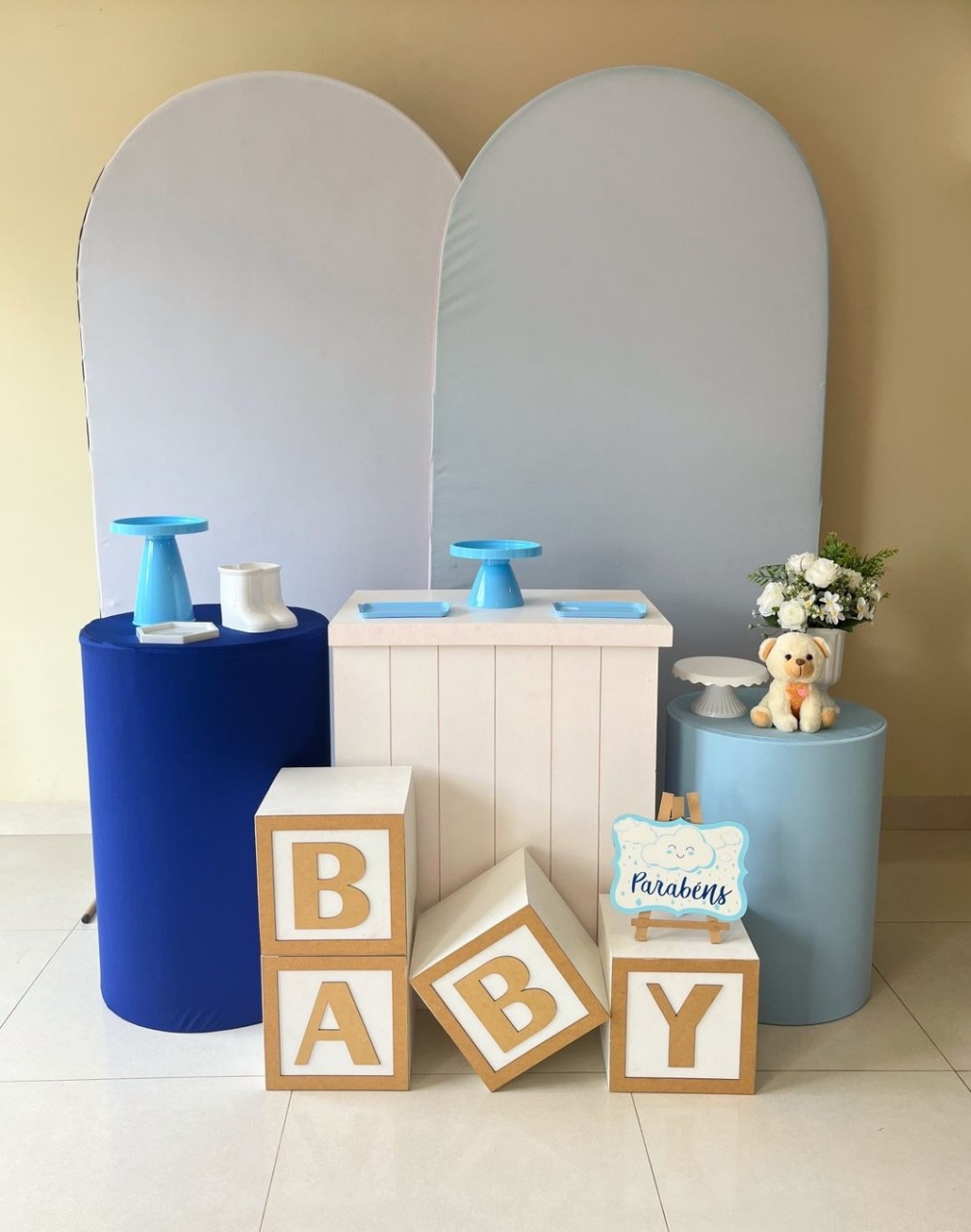 Chá de Bebê Azul E Branco - Andréa Marques Pegue e Monte