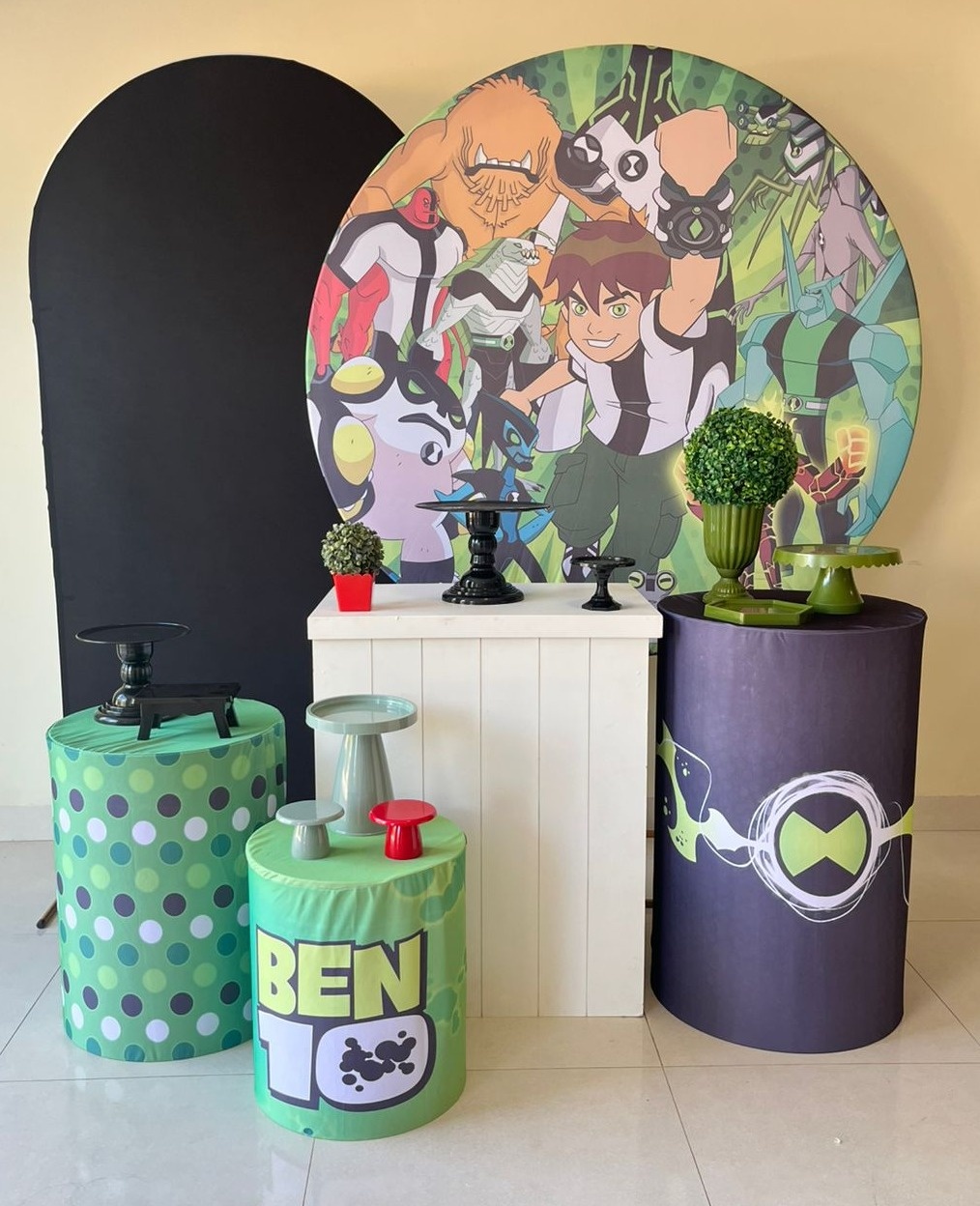 Kit Master Festa Ben 10 - Andréa Marques Pegue e Monte