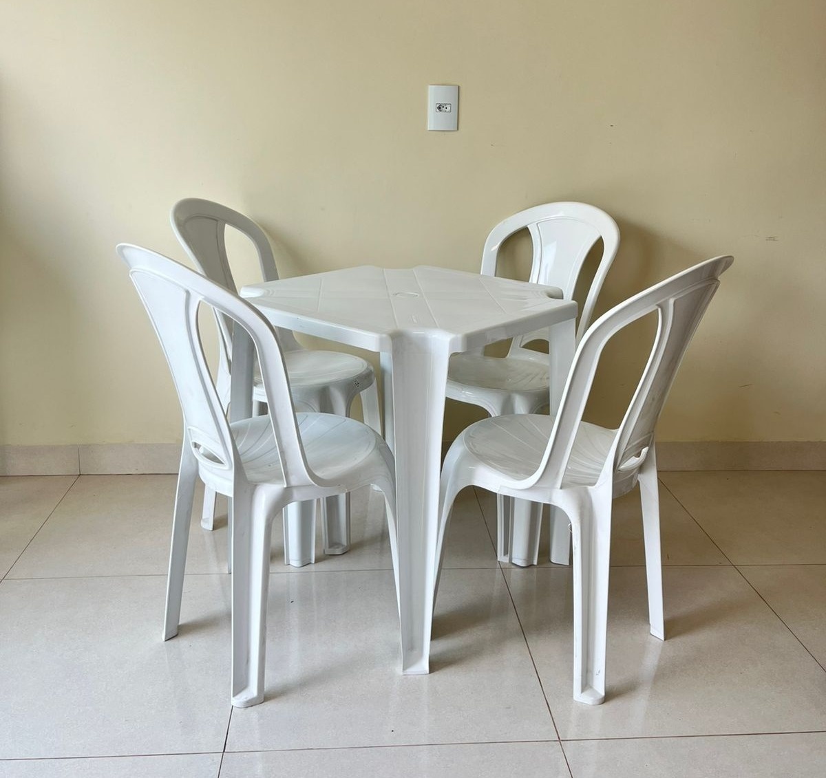 Jogo de Mesa  - Andréa Marques Pegue e Monte