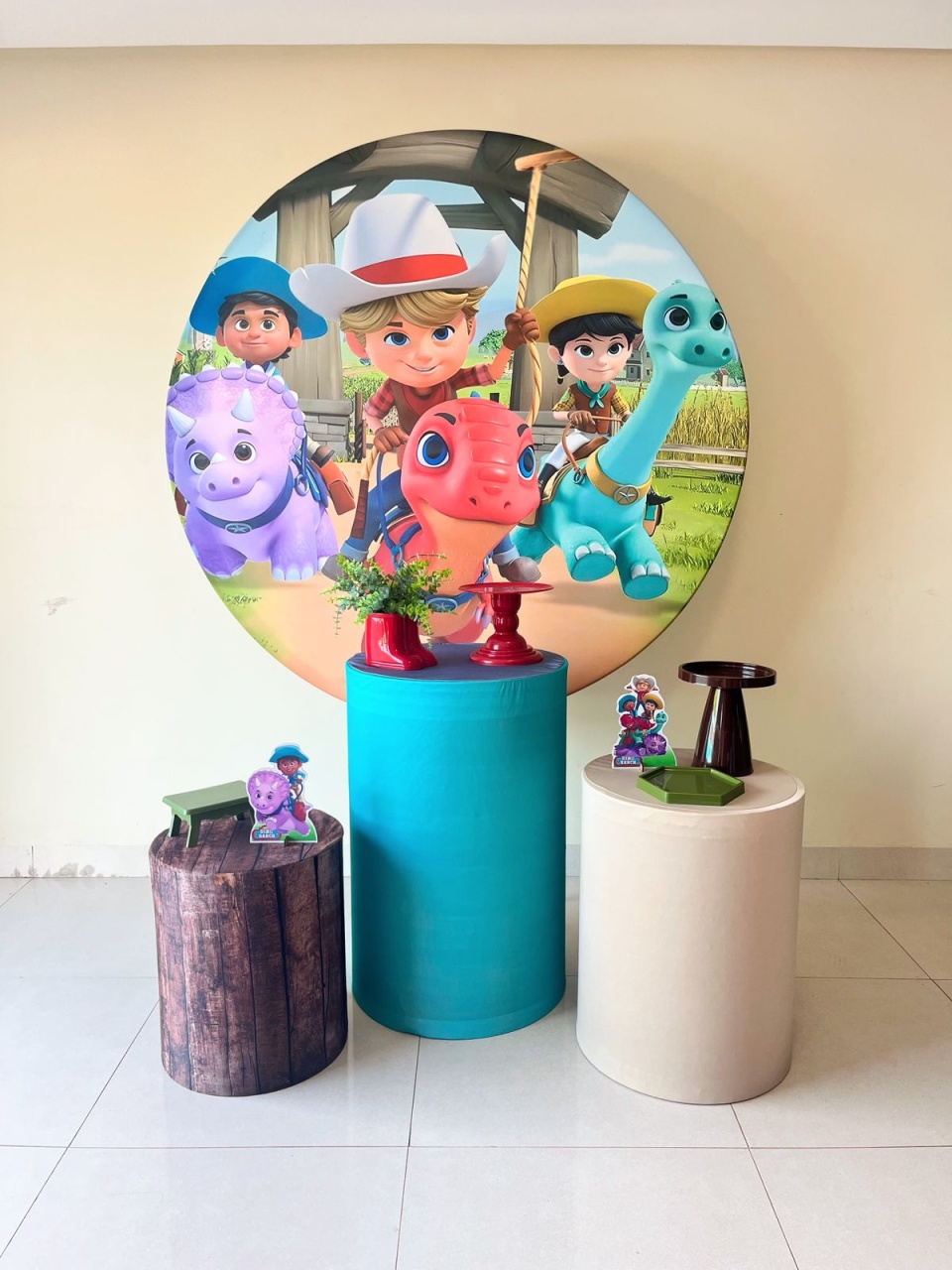 Kit Festa Dino Ranch Lisa - Andréa Marques Pegue e Montehttps://loquefacil.com/orders/panel