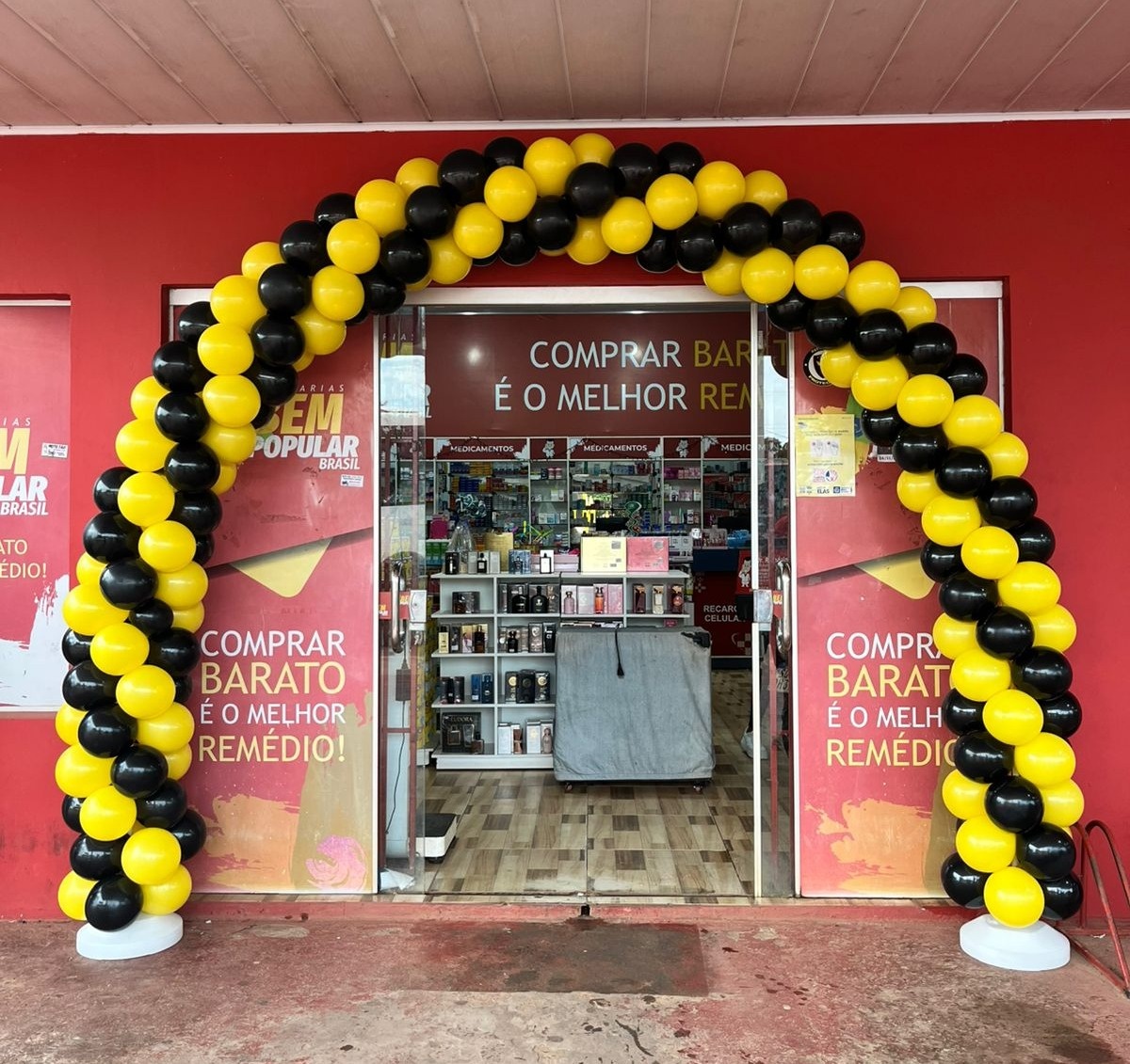 Arco de Porta - Andréa Marques Pegue e Monte