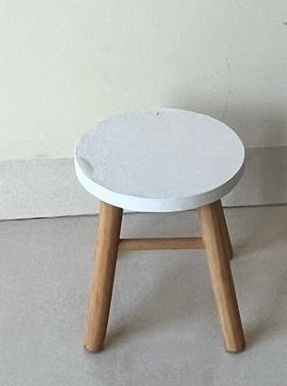 Mesa Tripé P  - Andréa Marques Pegue e Monte