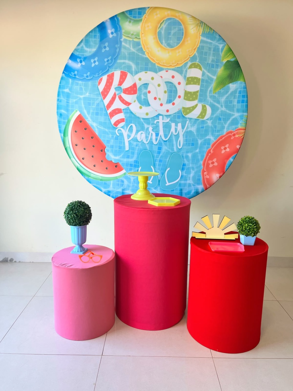Kit Festa Pool Party Lisa - Andréa Marques Pegue e Montehttps://loquefacil.com/orders/panel