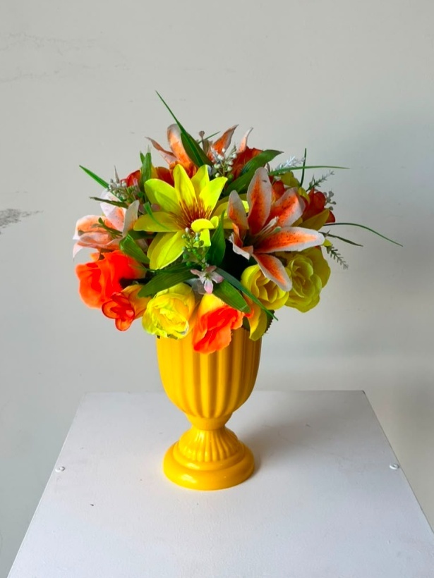 Vaso Amarelo C/Flores - Andréa Marques Pegue e Montehttps://loquefacil.com/orders/panel