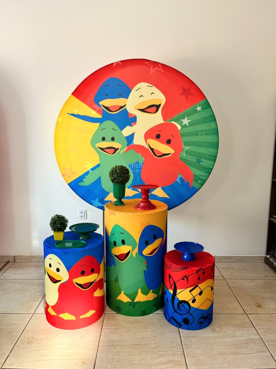Kit Festa Patinho Colorido - Andréa Marques Pegue e Montehttps://loquefacil.com/orders/panel