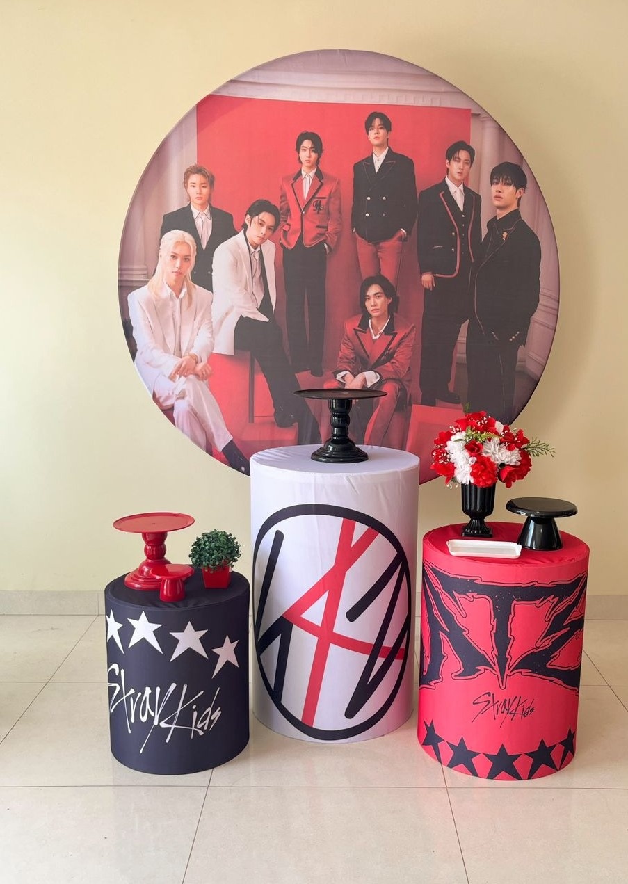 Kit Festa  Stray Kids - Andréa Marques Pegue e Monte