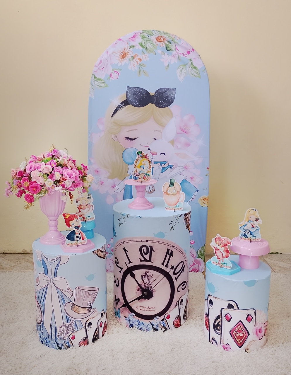 Alice No País das Maravilhas 1 - Cia da Festa