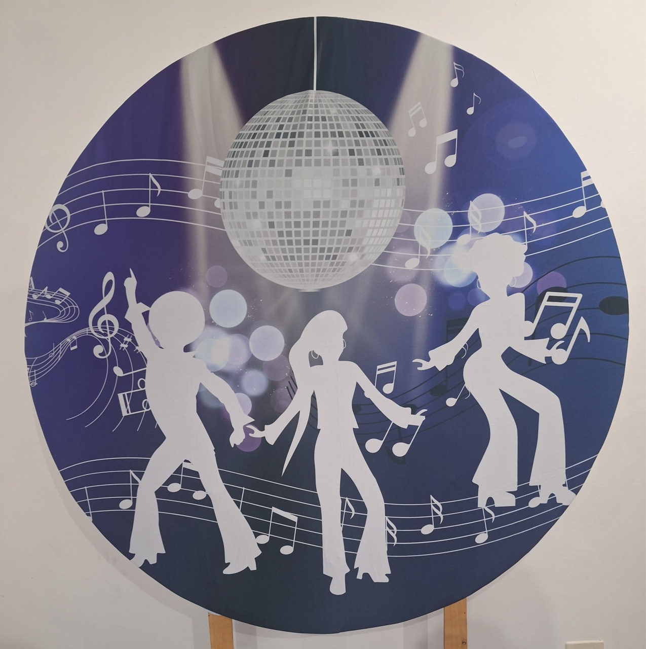 Painel Anos 60,70... - SonikaDecoracaohttps://wa.me/message/Q2BS5PB4ZSIYH1