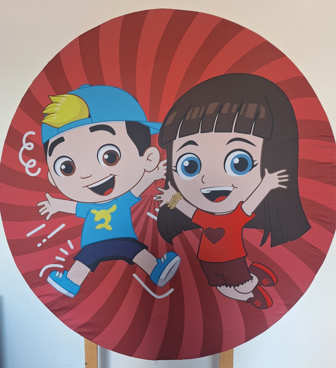 Painel Luccas Neto E Gi - SonikaDecoracaohttps://wa.me/message/Q2BS5PB4ZSIYH1