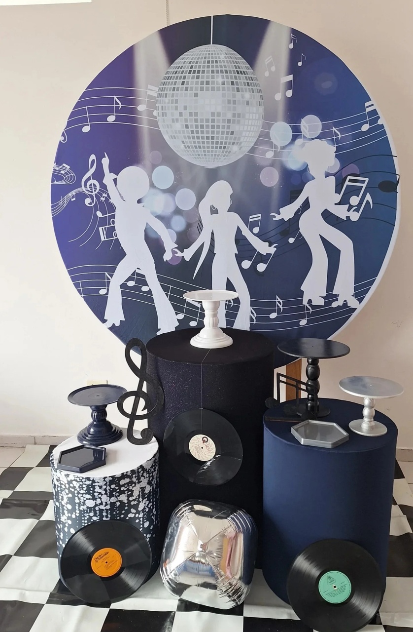 Decoração Anos 60 ,70... - SonikaDecoracaohttps://wa.me/message/Q2BS5PB4ZSIYH1