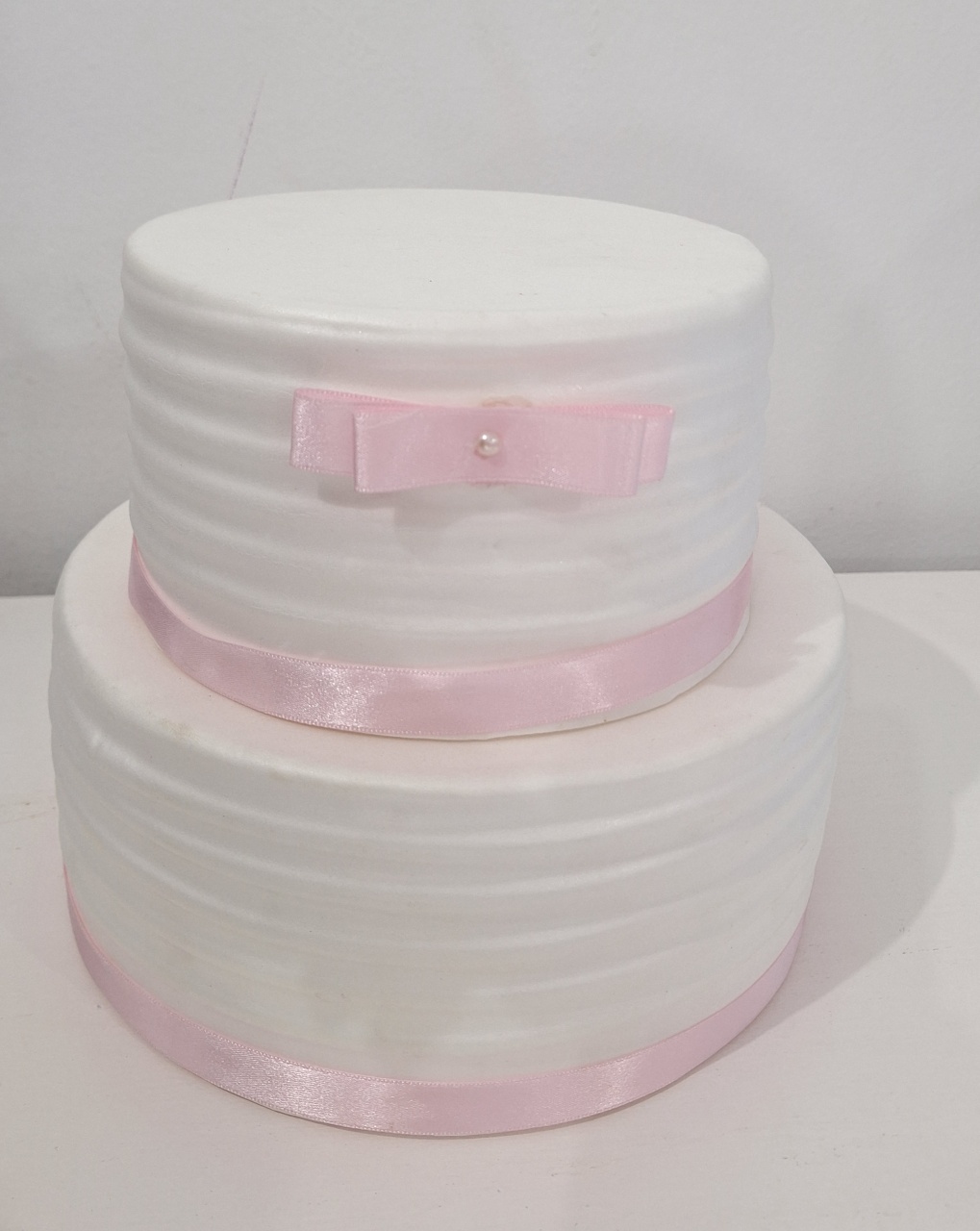 Bolo Fake Espatulado Rosa/Branco - SonikaDecoracaohttps://wa.me/message/Q2BS5PB4ZSIYH1