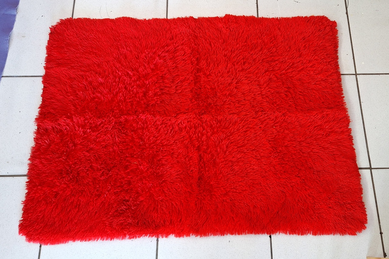 Tapete Vermelho Felpudo - SonikaDecoracaohttps://wa.me/message/Q2BS5PB4ZSIYH1