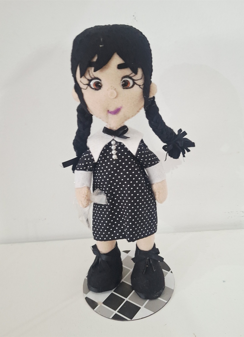 Personagem Vandinha Transa - SonikaDecoracaohttps://wa.me/message/Q2BS5PB4ZSIYH1