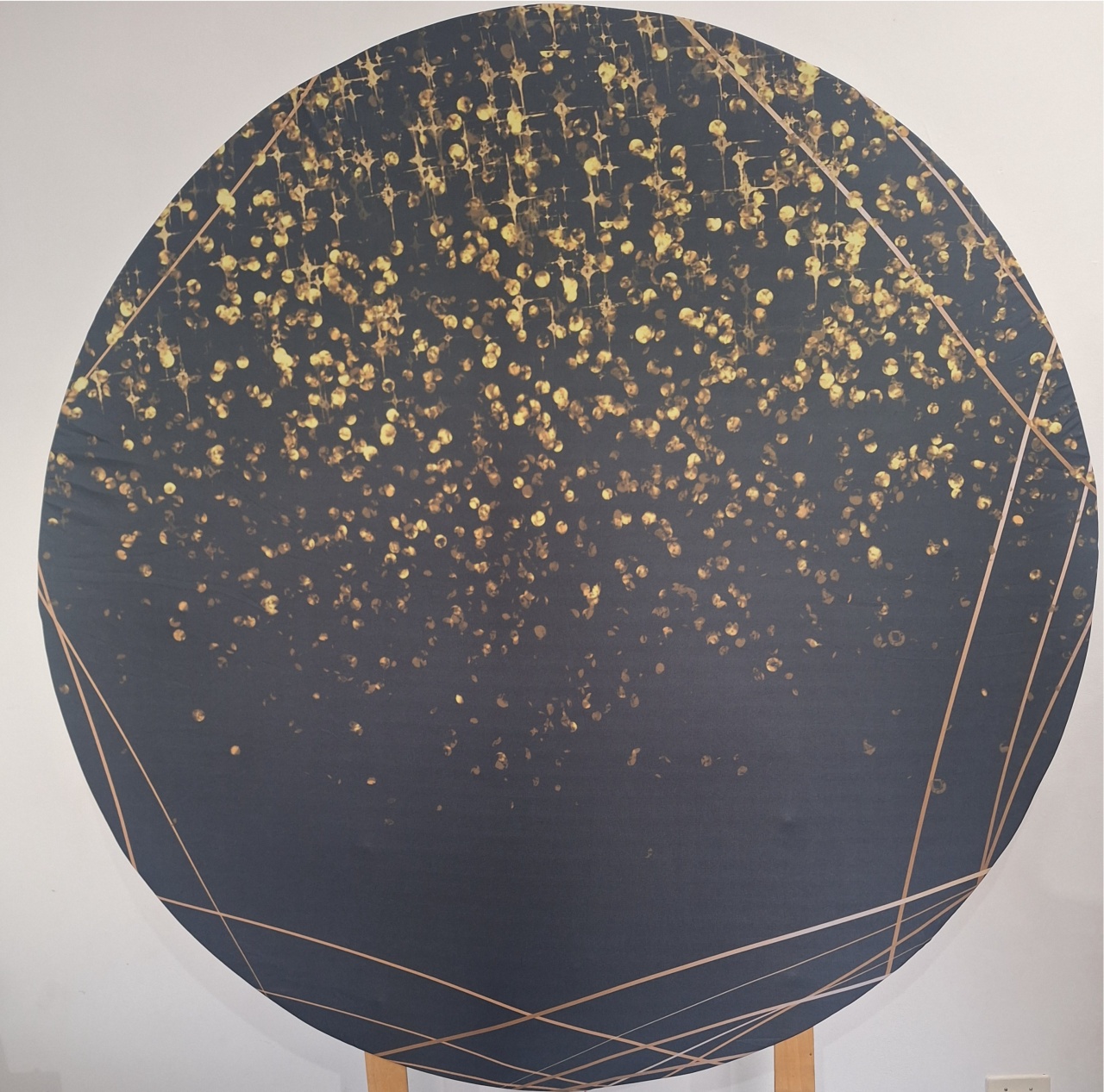 Painel Preto Glitter Dourado - SonikaDecoracaohttps://wa.me/message/Q2BS5PB4ZSIYH1